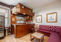 Pub / Bar