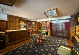 Library / Bookshop, Coronavirus-Friendly
