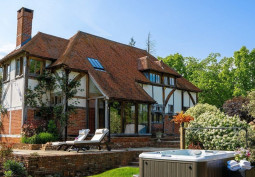 House / Cottage Exterior, Patio / Veranda, Hot Tub/Jacuzzi