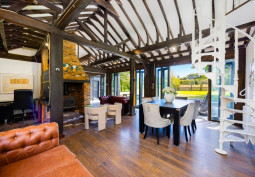 Livingroom, Diningroom, Fireplace, Open-plan, Staircase (Spiral)
