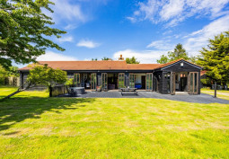 Exterior, Lawn, Decking