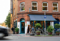 Exterior, Restaurant, Pub / Bar