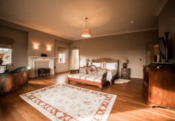 Fireplace, Bedroom (Master/En-Suite), Bathroom (Copper Bath)