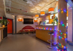 Cinema, Pub / Bar