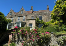 Exterior, House / Cottage Exterior, Period Building