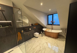 Bathroom, Bedroom (Master/En-Suite), Bathroom (Roll Top), Bathroom (Shower and bath)