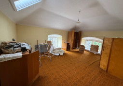Bedroom, Skylight, Attic/Loft