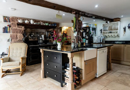 Kitchen (With Island)