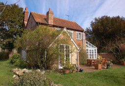 House / Cottage Exterior, Lawn