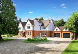 Exterior, Driveway, Garage