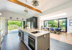 Kitchen (With Island)