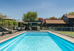 "Fabulous outdoor pool for fashion shoot near London"