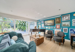 Livingroom, Piano