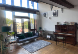 Livingroom, Piano