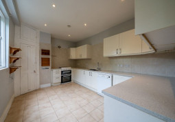Kitchen (Retro), Kitchen (White units)