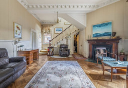 Livingroom, Stairway / Staircase, Reception, Fireplace