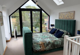 Bedroom (Master/En-Suite), Skylight