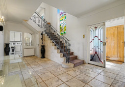 Staircase (Sweeping), entrance
