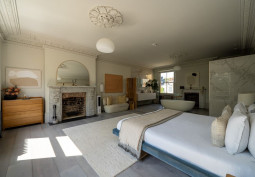Bedroom (Master/En-Suite) at Victorian Terrace with Large Open Plan Space For Filming, London