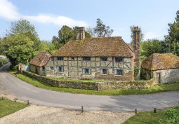 Coronavirus-Friendly at Beautiful 17th Century Home For Filming, West Sussex