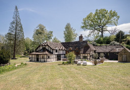 Manor House, Coronavirus-Friendly at Contemporary 16th Century Black And White House For Filming, West Sussex