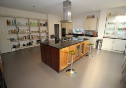 Kitchen (With Island)