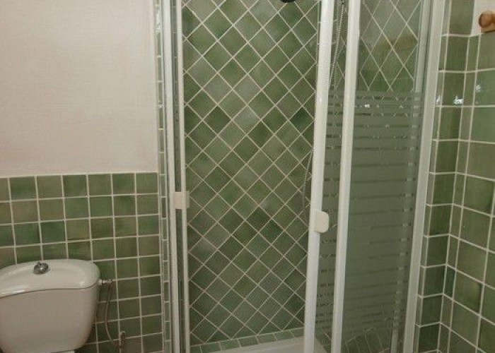 34. Shower Room