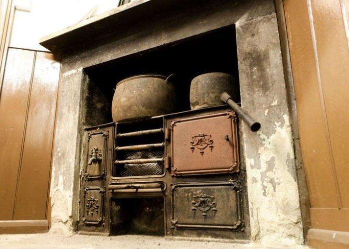 10. Kitchen (Rustic)