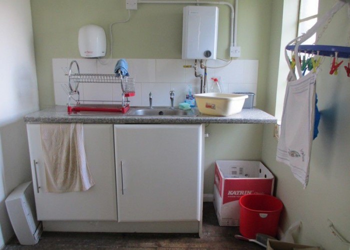 11. Kitchen (Cream or White units)