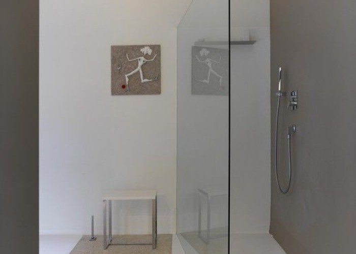 27. Shower Room