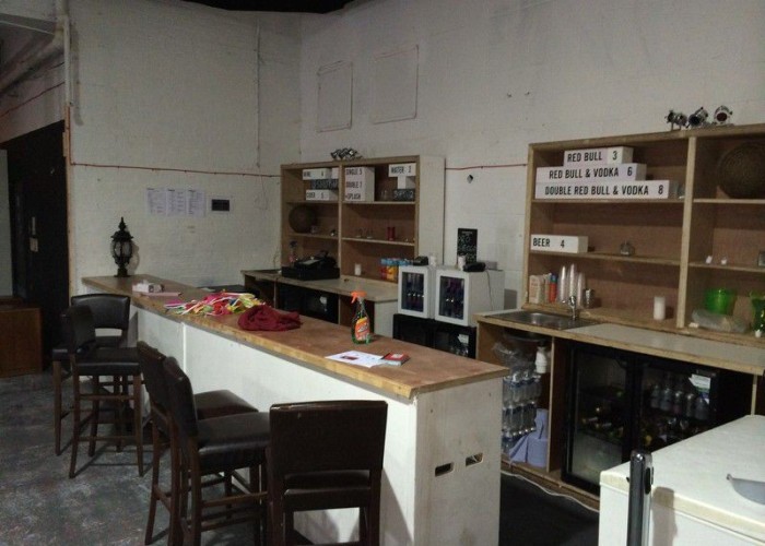 9. Kitchen (Cream or White units)