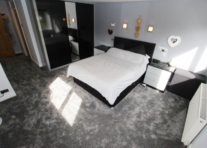 20. Bedroom (Master/En-Suite)