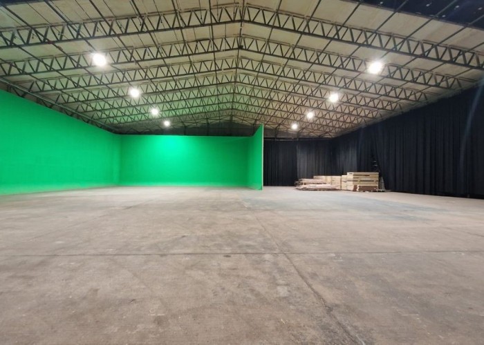 2. Warehouse (Dark), Studio Green Room