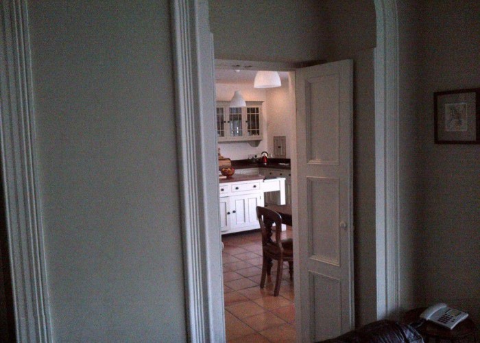 8. Kitchen (Cream or White units)