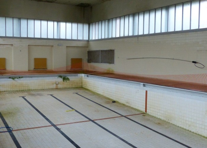 100. Swimming-pool