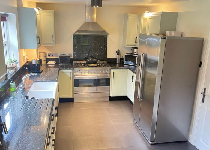5. Kitchen, Kitchen (Cream or White units)