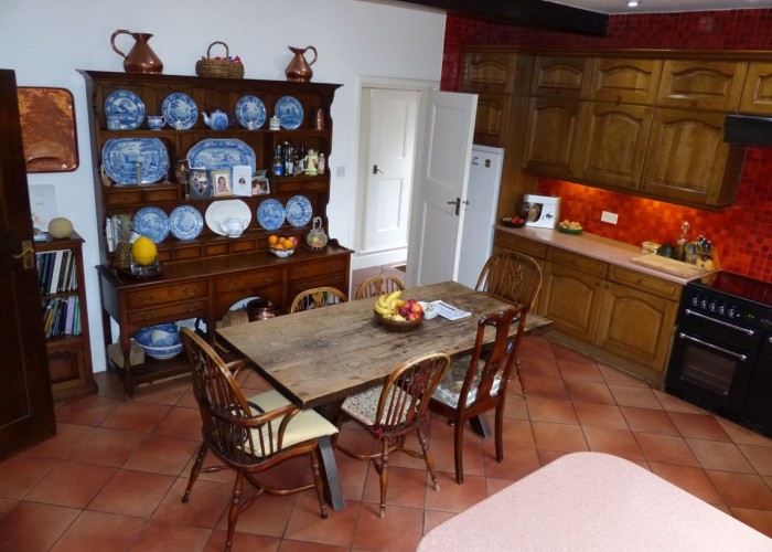 13. Kitchen With Table