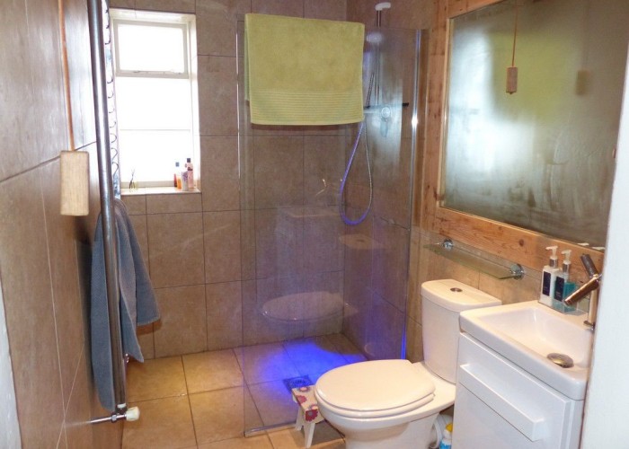 19. Shower Room