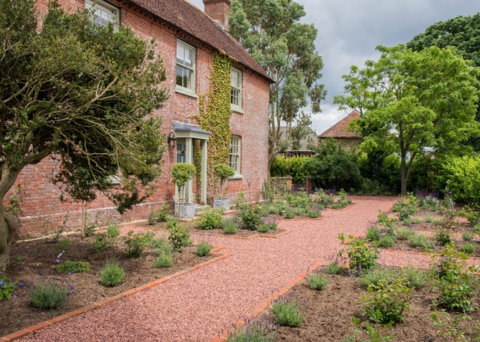 1. House / Cottage Exterior