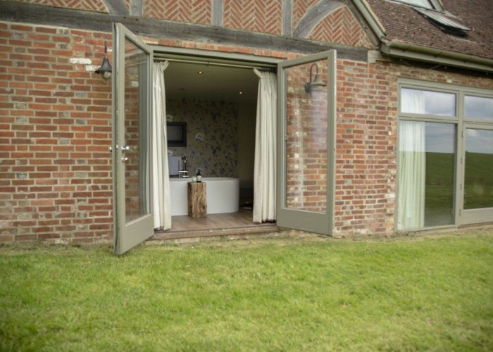 37. Exterior