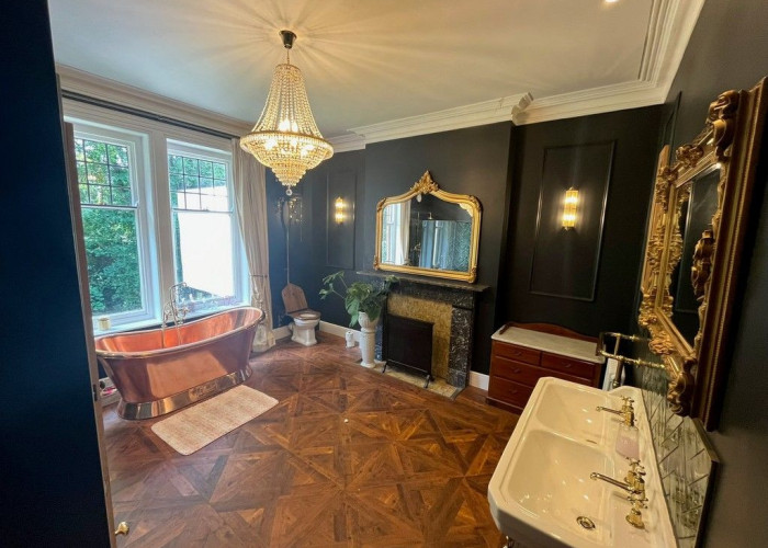 27. Bathroom (Large), Bathroom (2 sinks), Bathroom (Copper Bath)