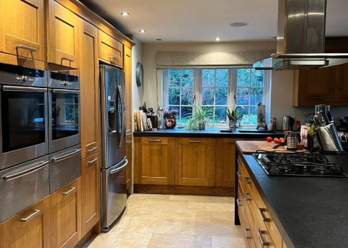 7. Kitchen (With Island), Kitchen (Wooden Units), Kitchen (Modern), Kitchen With Table, Kitchen (Gas Hob)