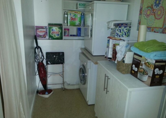 4. Kitchen (Cream or White units)