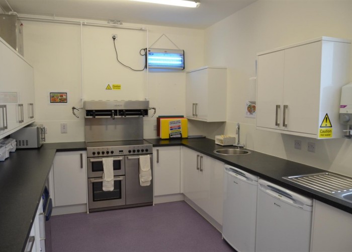 6. Kitchen (Cream or White units)