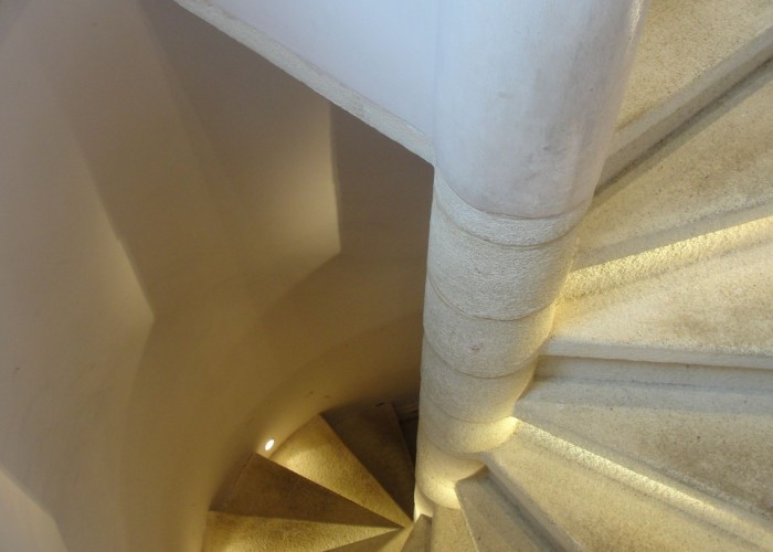 17. Staircase (Spiral)