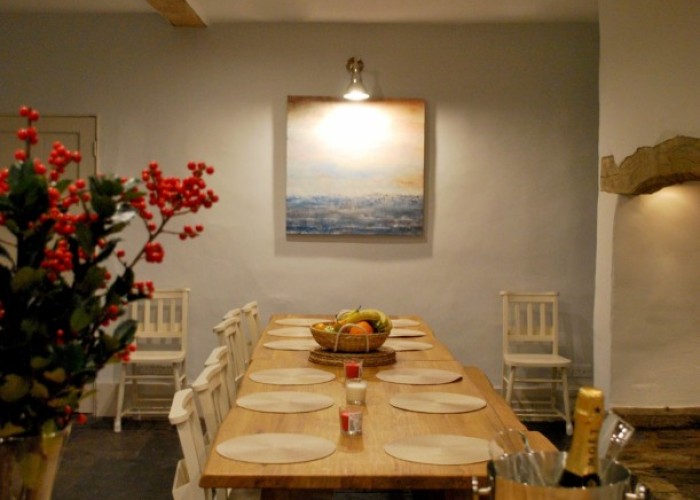 8. Kitchen (Wooden Units)