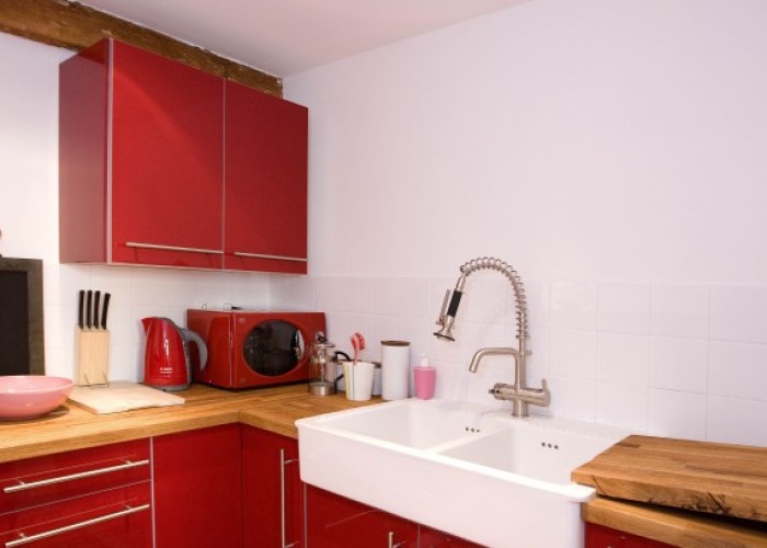 3. Kitchen (Coloured units)