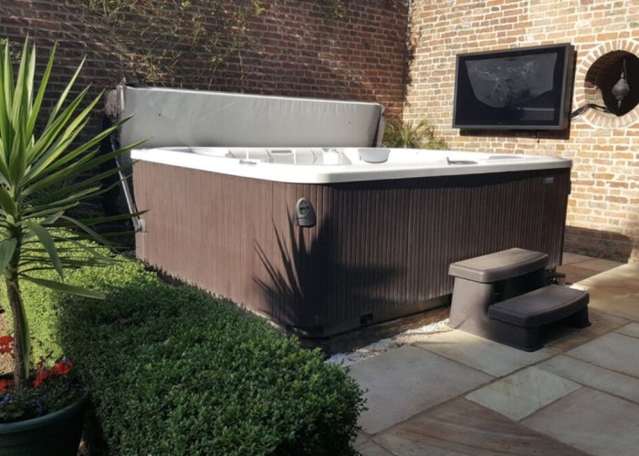 19. Hot Tub/Jacuzzi