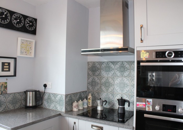9. Kitchen (Cream or White units)