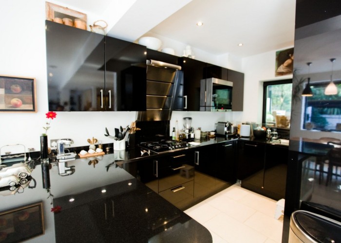 5. Kitchen (Coloured units)